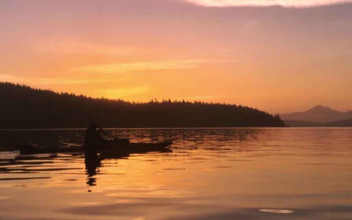 sea kayaking in the pacific northwest